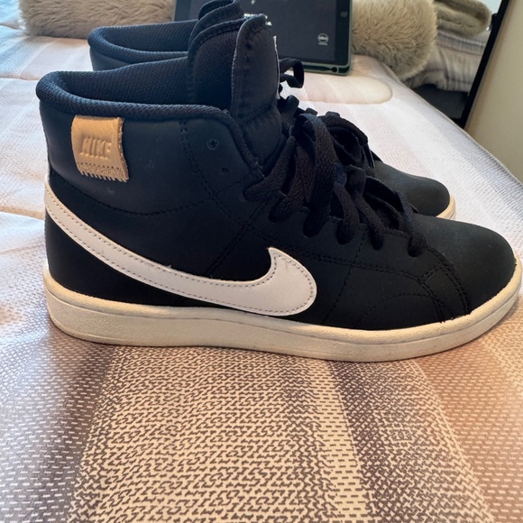 Nike Court Royale (women’s size 6.5) - Picture 2 of 4